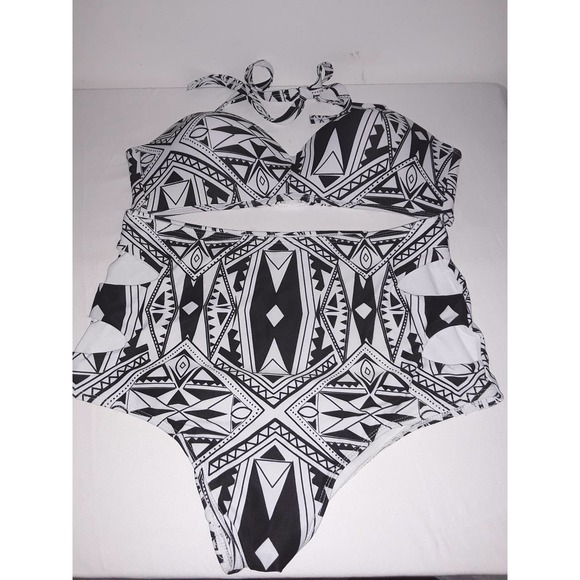 Boutique Other - NIP Bikini Sz S Aztec Print Black & White 2 Piece Swimsuit Padded Top